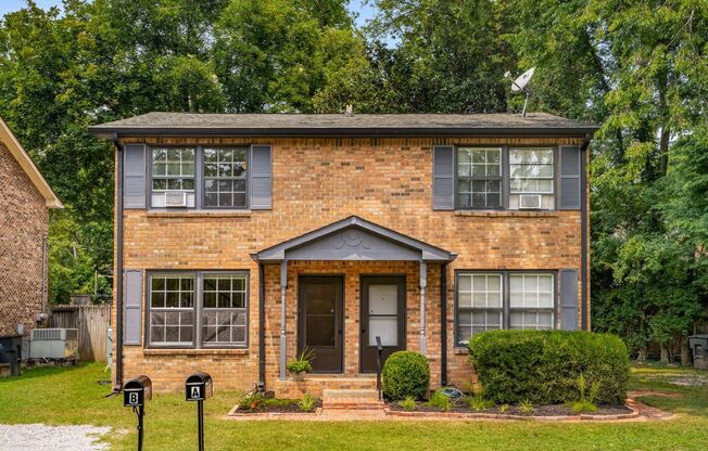 Awesome 2BE/1.5BA duplex in fantastic location in Nashville!