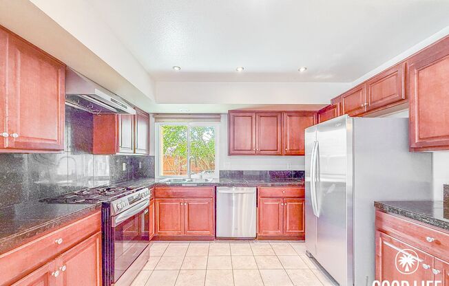 Bright 3B/2BA Condo in La Jolla with Spacious Kitchen and Dual Vanity Primary Bath