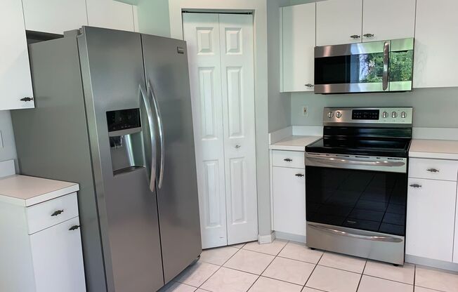 3 beds, 2 baths, $2,500