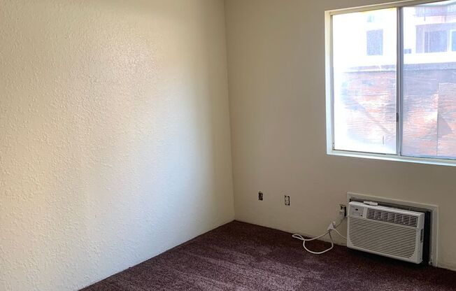 2 beds, 1 bath, 750 sqft, $1,595, Unit Apt 33