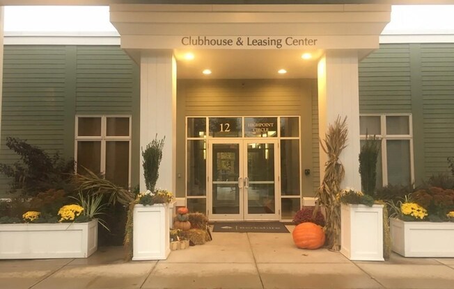 2 beds, 2 baths, 1,061 sqft, $2,750, Unit 707