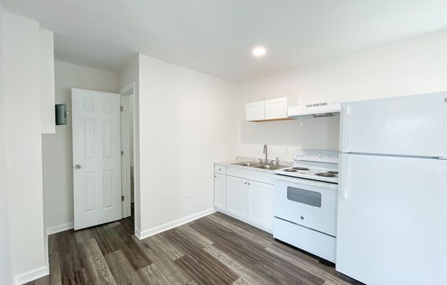 Studio, 1 bath, 480 sqft, $795, Unit Unit 12