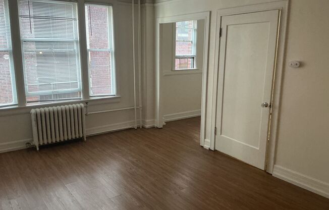 Studio, 1 bath, 325 sqft, $1,195, Unit 210