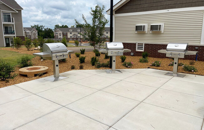 Grilling Stations at Signature Pointe Apartment Homes in Athens, AL