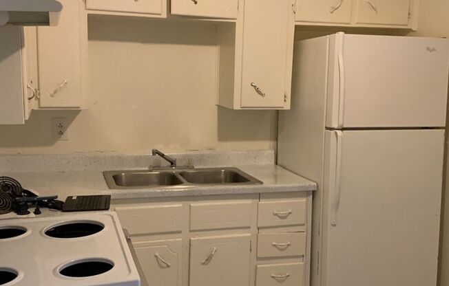 2 beds, 1 bath, $775, Unit 1