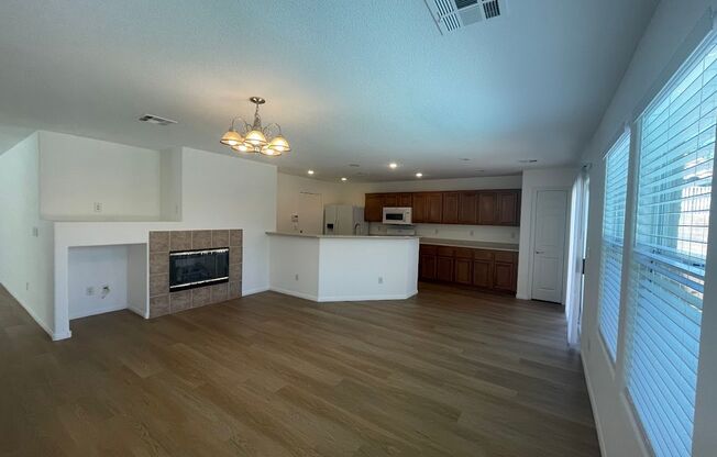 Beautiful 2 Story Home 5 Bed  in Garden Glen Summerlin with Pool
