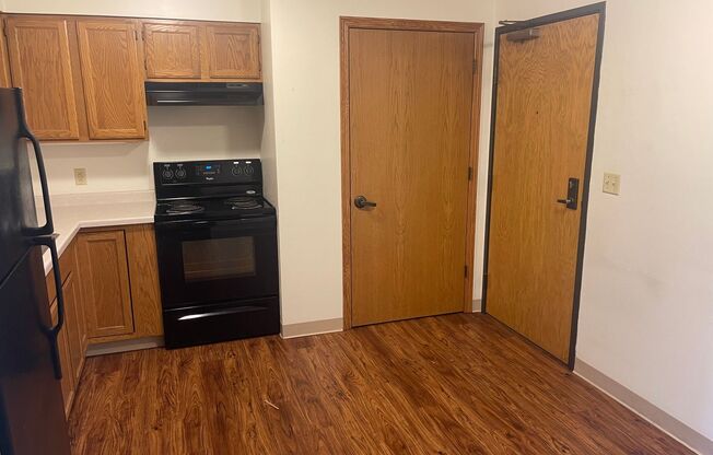 2 beds, 1 bath, $1,050, Unit High, 471 1C