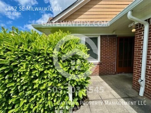 4452 SE MILWAUKIE AVE