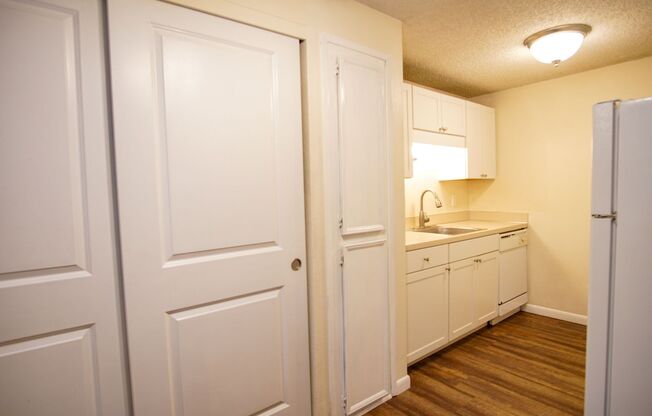 Top Floor 2-Bed in Multnomah Village Ready Late December