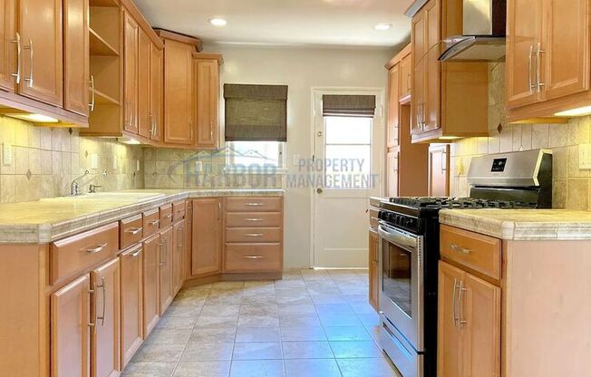 25719 BELLE PORTE AVE
