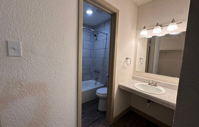 2 beds, 2 baths, 845 sqft, $1,100, Unit 5