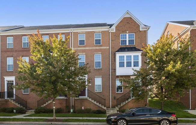 Luxury 3-Bed, 4-Bath Townhouse with Modern Amenities