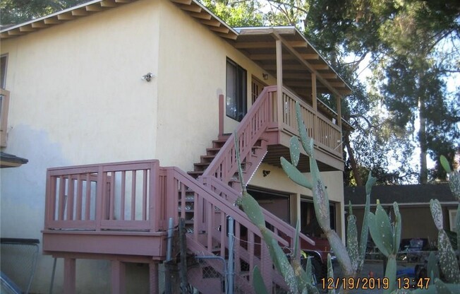 5931 CORBIN AVE