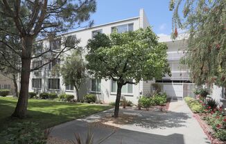 Welcome to La Villa Lake Apartments- 55+ Better Living