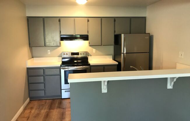 Awesome Remodeled Top Floor condo in Point Loma Tennis Club