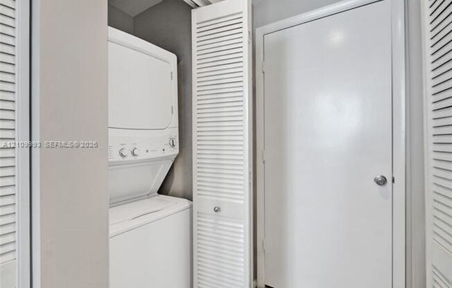 1 bed, 1.5 baths, $3,500, Unit # 808