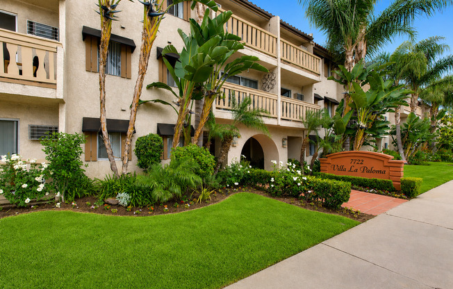 Villa La Paloma Apartments | 7722 Reseda Blvd