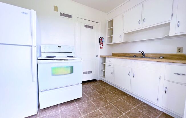 2 beds, 1 bath, 1,100 sqft, $995, Unit 822WB