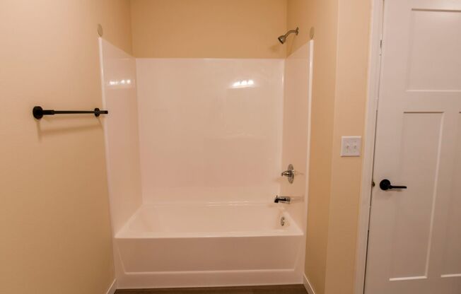 2 beds, 1 bath, 927 sqft, $1,460, Unit OS 4127-201