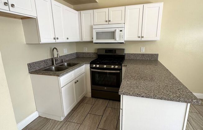 1 bed, 1 bath, $2,350, Unit 2726