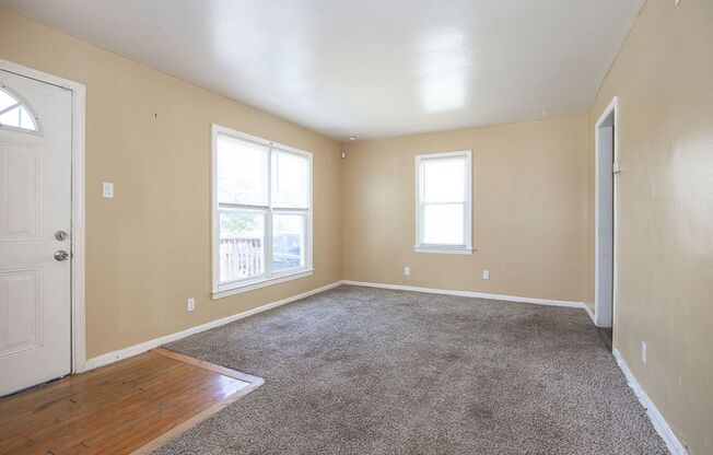 3 Bedroom/1 bath Single House!!