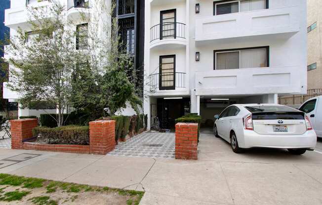 Welcome to 1525 Amherst Ave