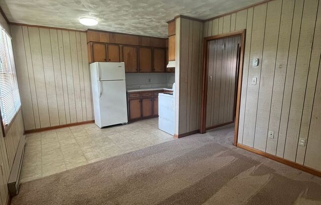 1 bed, 1 bath, 500 sqft, $1,130, Unit R-12
