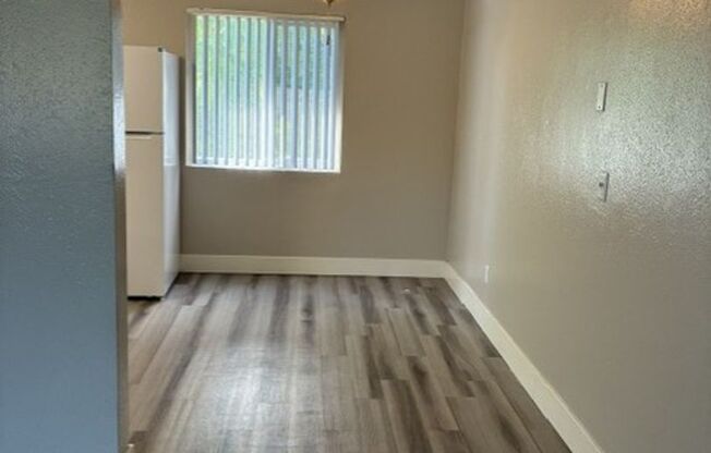 2 beds, 1 bath, 860 sqft, $2,100, Unit 10182D