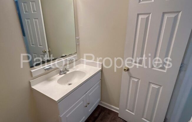 2 beds, 1 bath, 1,000 sqft, $825, Unit 12