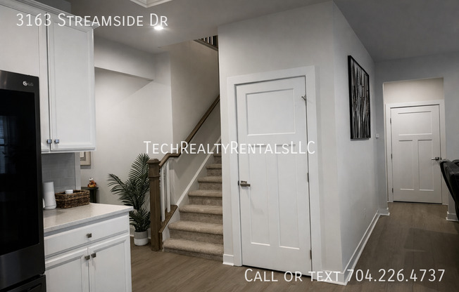 3163 STREAMSIDE DR