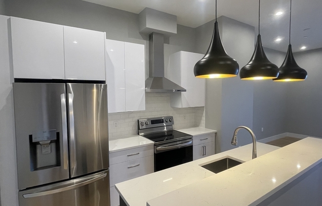 2 beds, 2 baths, 918 sqft, $3,595, Unit 220
