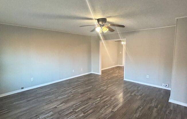 Newly Updated 4bd/3bth in Seymour!