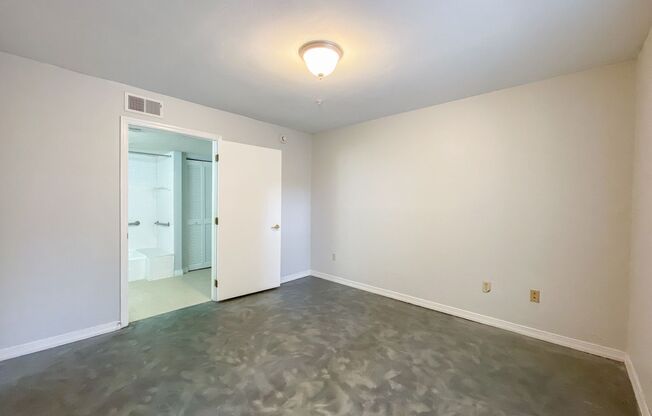 1 bed, 1 bath, $1,100, Unit Unit #104