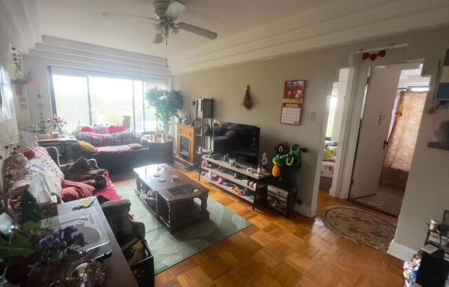 2 beds, 1 bath, $1,375, Unit 510