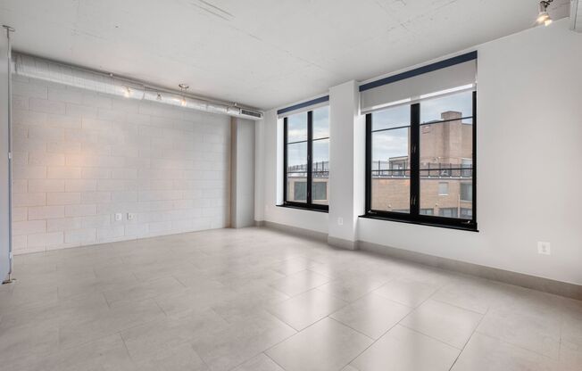 Lovely Studio-Style 1 Bedroom Condo Unit in Logan Circle!