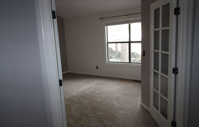 Adorable 2bdrm 1 bath townhome in Desirable PineCliff