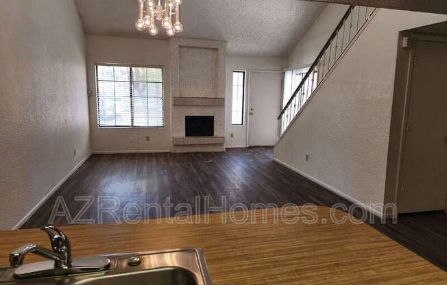 819 N COLLEGE AVE