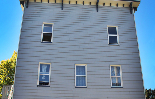 2 beds, 1 bath, $2,200, Unit APT 8