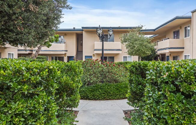 Tarzana Court Apartments