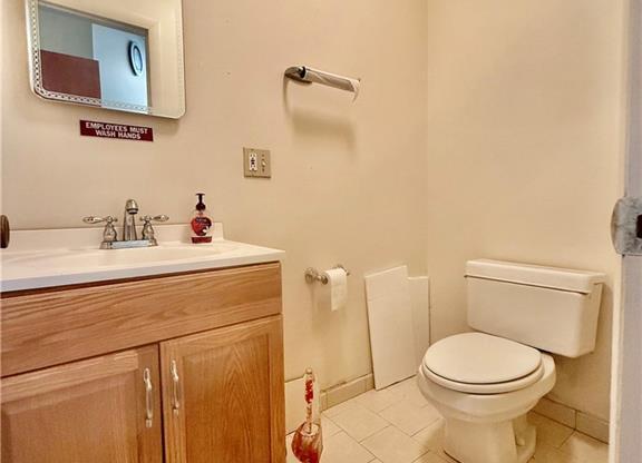 1711 W 10 ST