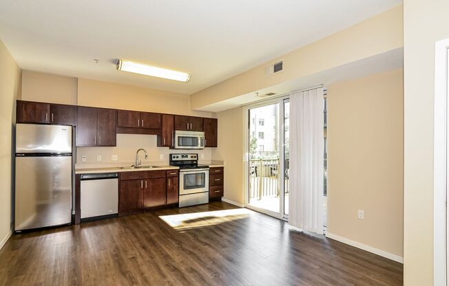 Studio, 1 bath, 555 sqft, $1,499, Unit 136