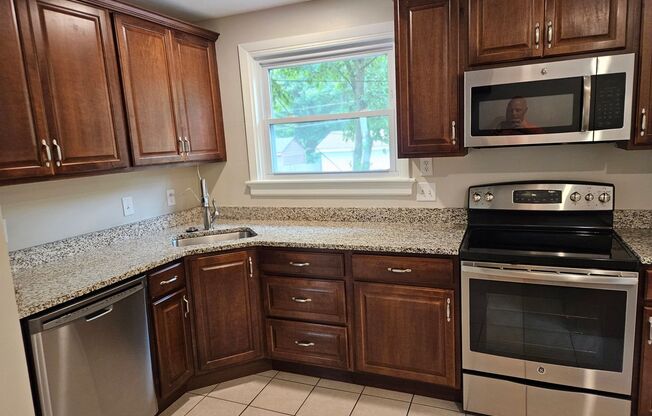 3 Bedroom 1.5 Ba Brick Rancher Near I-64