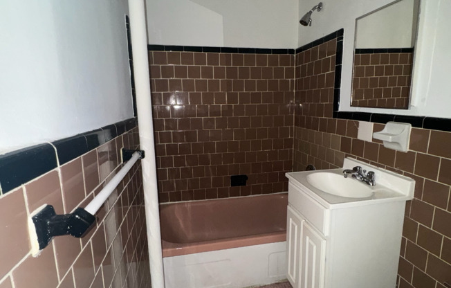 Studio, 1 bath, $2,500, Unit 2D