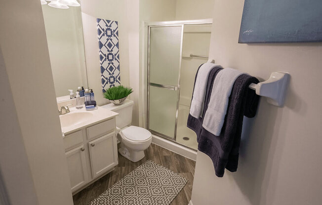 Bathroom With Bathtub at The Residence at Christopher Wren Apartments, Ohio, 43230