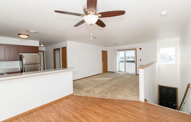3 beds, 1 bath, $1,295, Unit 3401-09