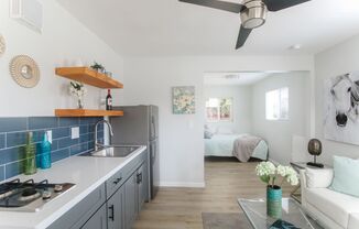Available Now! Highly Desired Crown Point/Pacific Beach Junior 1BD/1 BA Apartment!