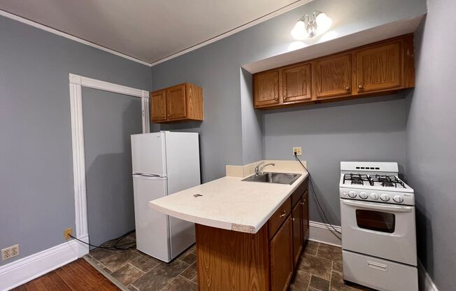 Studio, 1 bath, $795, Unit 14