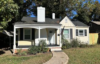 Cozy 2 Bedroom Home in Oakhurst!