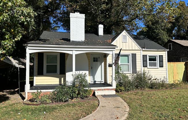Cozy 2 Bedroom Home in Oakhurst!