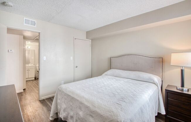 2 beds, 2 baths, 840 sqft, $1,299, Unit 260